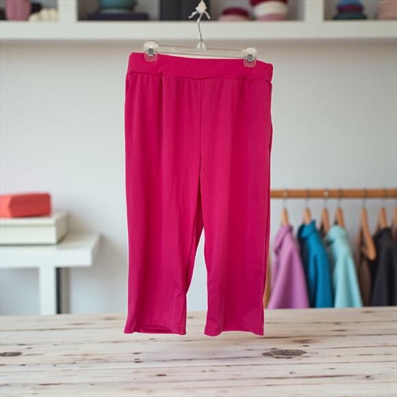 Hot Pink Workout Capri Pants w/ Side Pockets – Size Large – New! - Picture 1 of 5